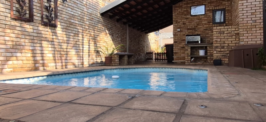 3 Bedroom Property for Sale in Boschdal North West